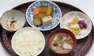 Règles pour perdre du poids avec le régime japonais