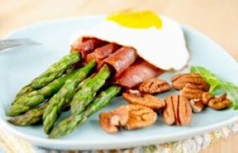 Les plats diététiques Keto peuvent provoquer des effets secondaires sur l'organisme dans certaines pathologies
